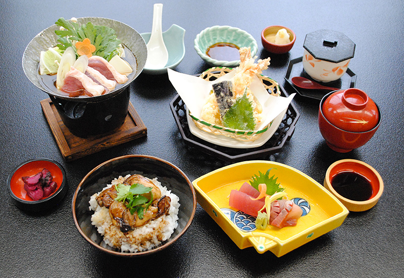 牡蠣の蒲焼き丼と鴨鍋膳(一宮店限定)