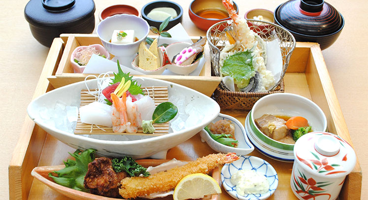 川喜 和食処の老舗 川喜 では四季折々の素材を使った会席料理をご用意しております 川喜 和食処の老舗 川喜 では四季折々の素材を使った会席料理をご用意しております